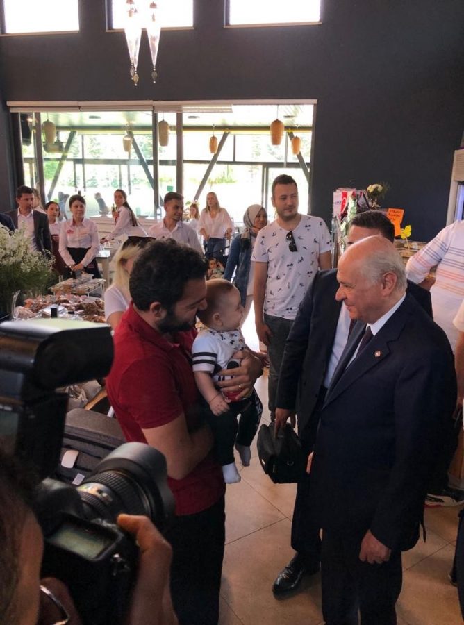 Devlet Bahçeli kahve içmeden Eskişehir�den ayrılmadı Siyaset