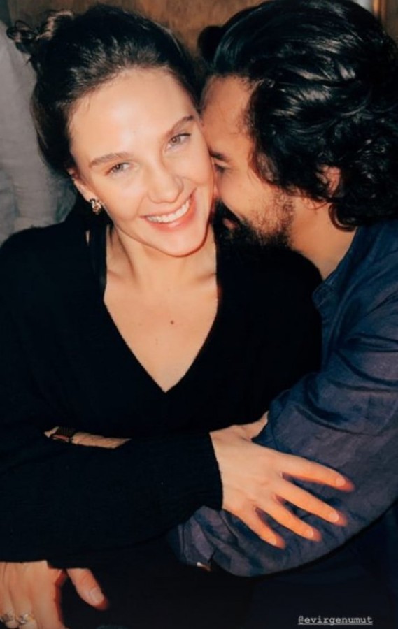 Alina Boz ve Umut Evirgen'den aşk dolu poz!