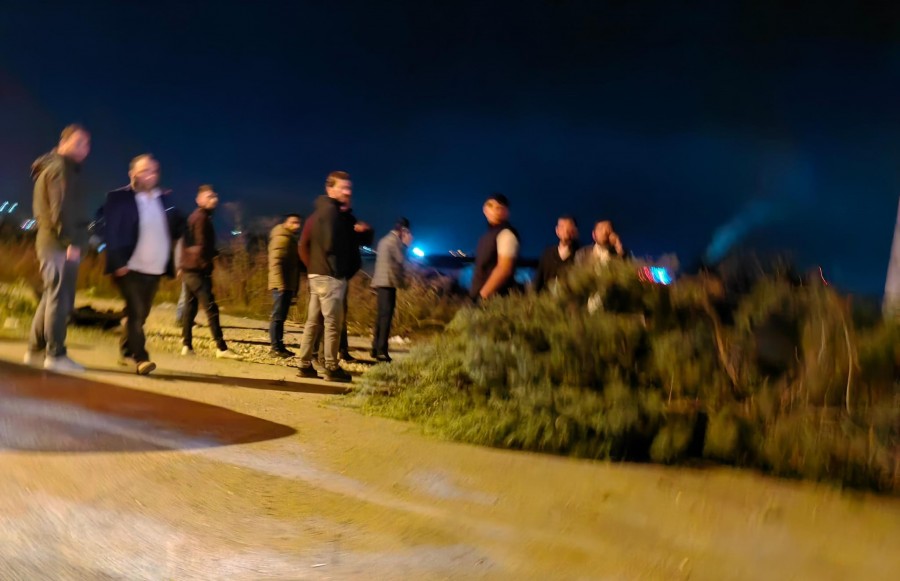 Bursa'da otomobil ağaca çarpıp devrildi!