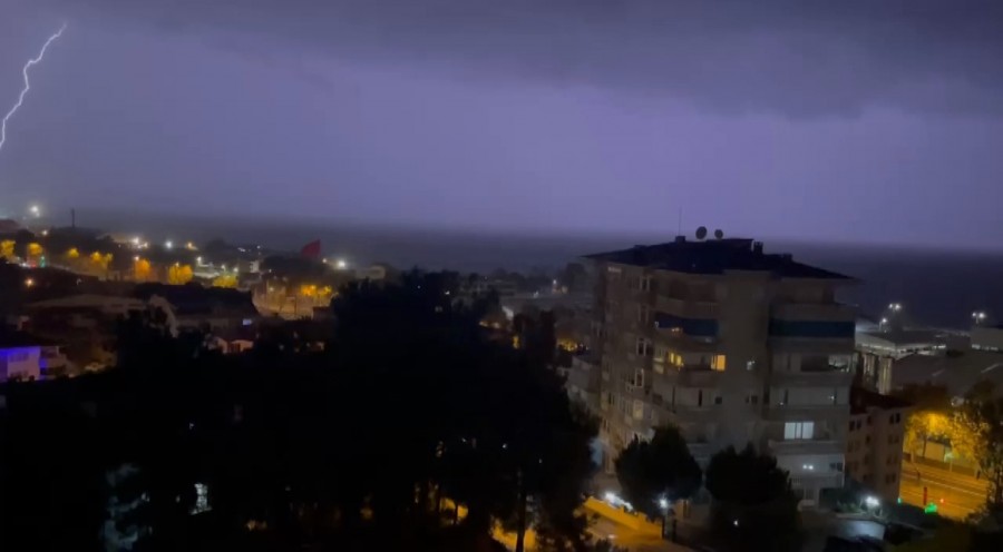 Bursa'da yağmur, hayatı olumsuz etkiledi