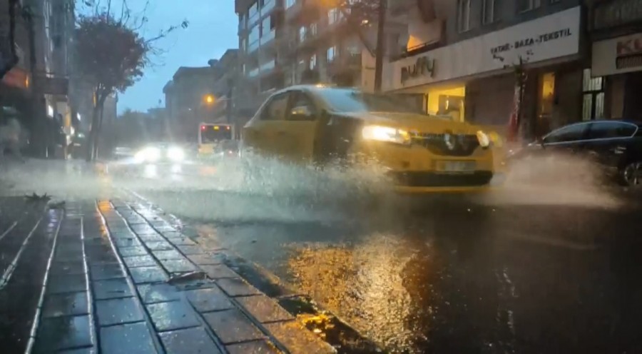 Bursa'da yağmur, hayatı olumsuz etkiledi