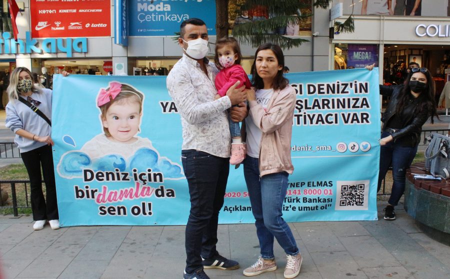 SMA hastası �Deniz� bebek için broşür dağıttılar Yaşam Haberleri