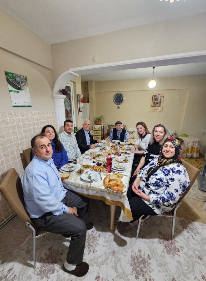 Mustafa Bozbey ilk iftarını Güler ailesiyle yaptı