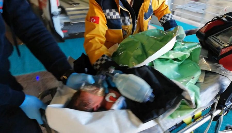 Annesi tarafından boş arsaya terkedilerek ölen bebek toprağa verildi