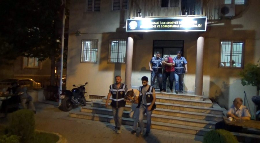 Bursa�da bacadan halatla indiler, çelik kasayı böyle patlattılar