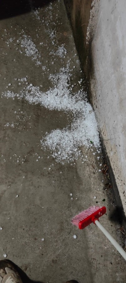 Bursa'da sağanak yağış ve dolu, hayatı olumsuz etkiledi