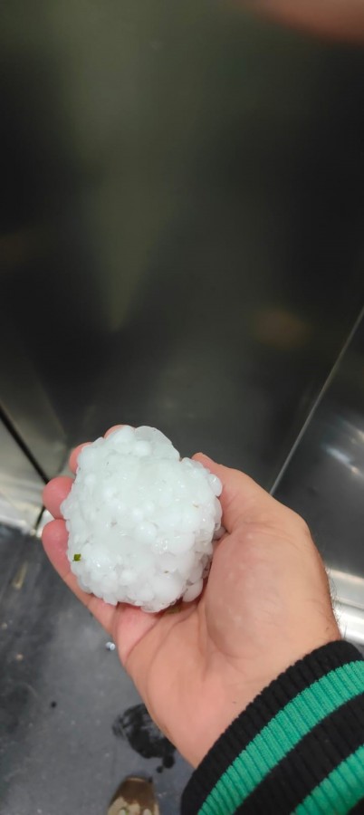 Bursa'da sağanak yağış ve dolu, hayatı olumsuz etkiledi