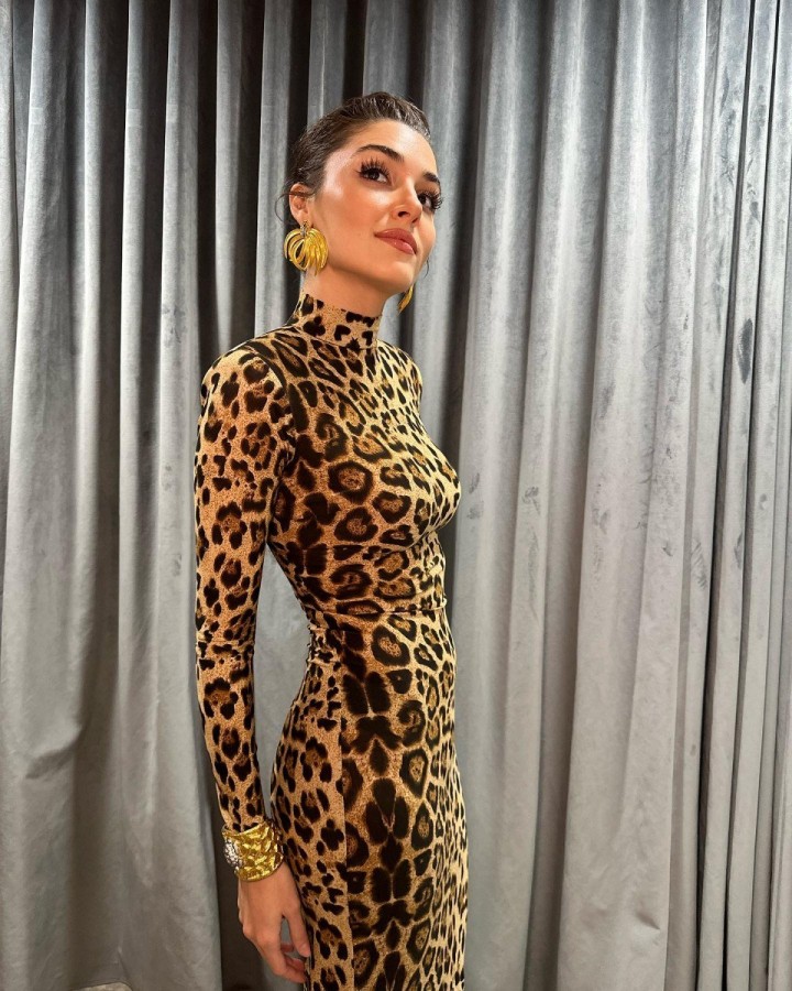 Hande Erçel'in leopar desenli elbisesi gündem oldu