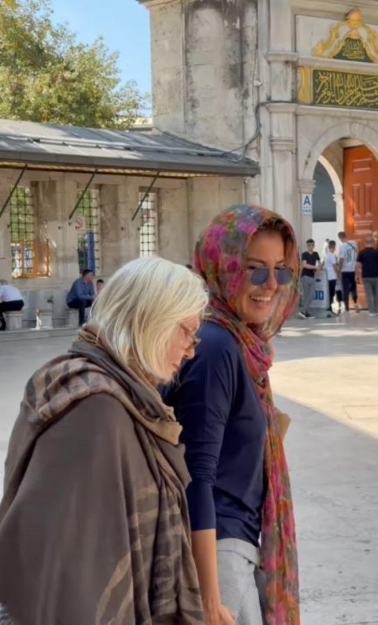 Gülben Ergen başı örtülü poza gelen yoruma anlam veremedi