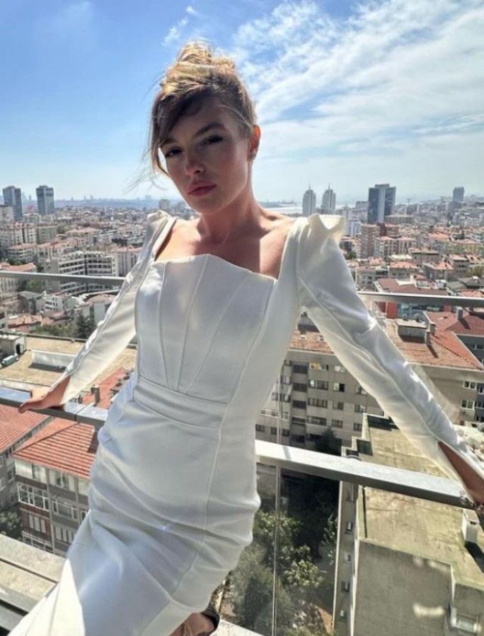 Ünlü oyuncu Melis Sezen'in ayna pozu olay oldu