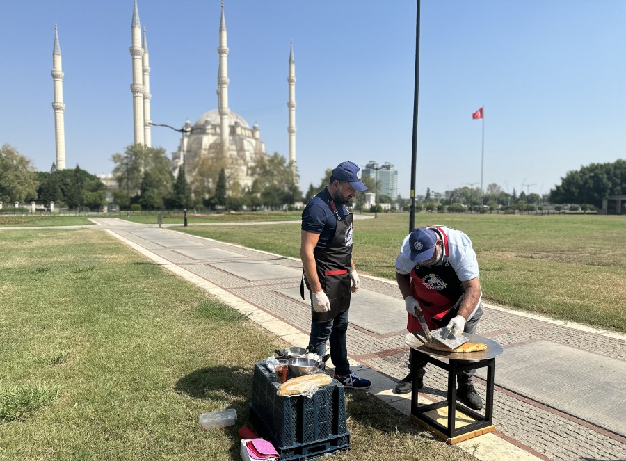 Adana'da güneşte tost pişiriyorlar