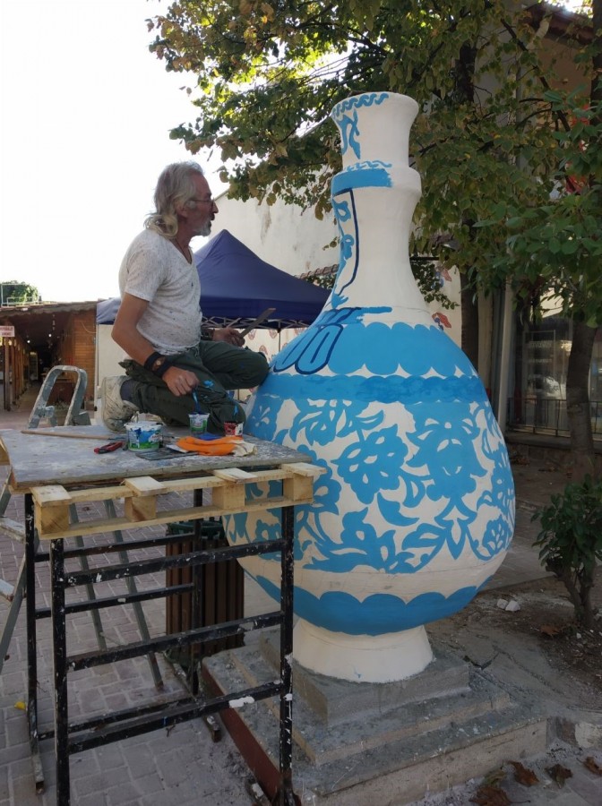 2 metre boyunda İznik çinisinden dev vazo