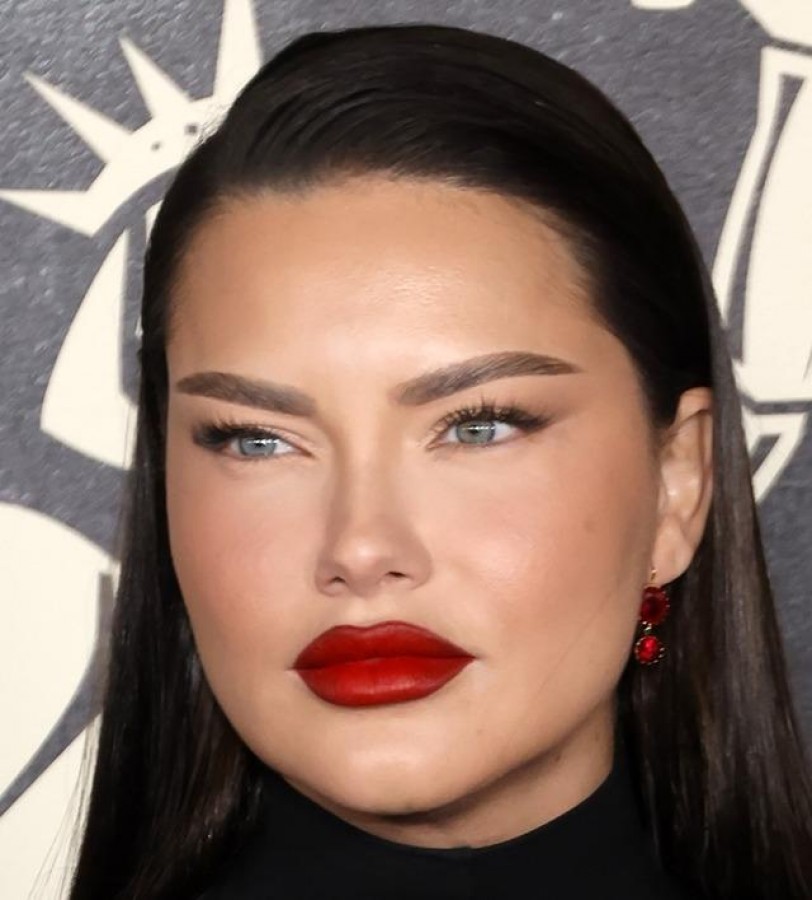 Adriana Lima estetiğin dozunu kaçırdı