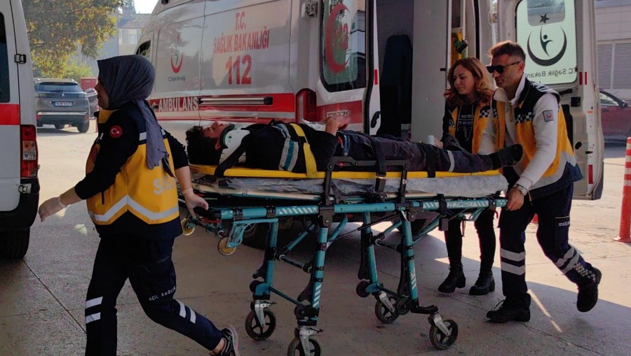 Bursa'da bir araç dere yatağına devrildi: 1 yaralı