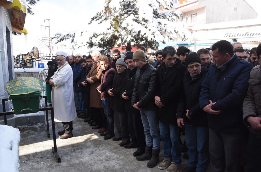 Kütahya Haberleri: Treninin çarpmasıyla ölen iş makinesi operatörü toprağa verildi 76