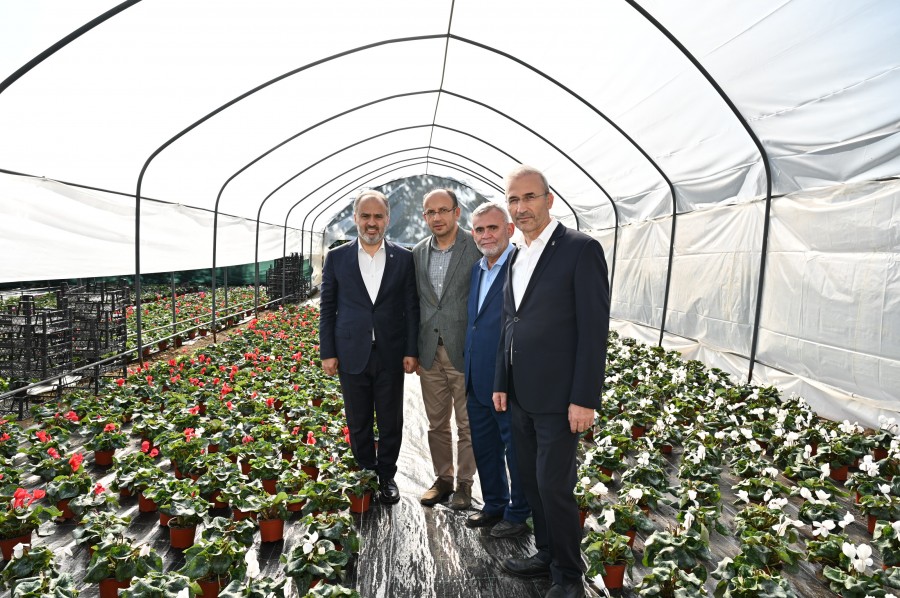 Çiftçi üretiyor, Bursa çiçek açıyor