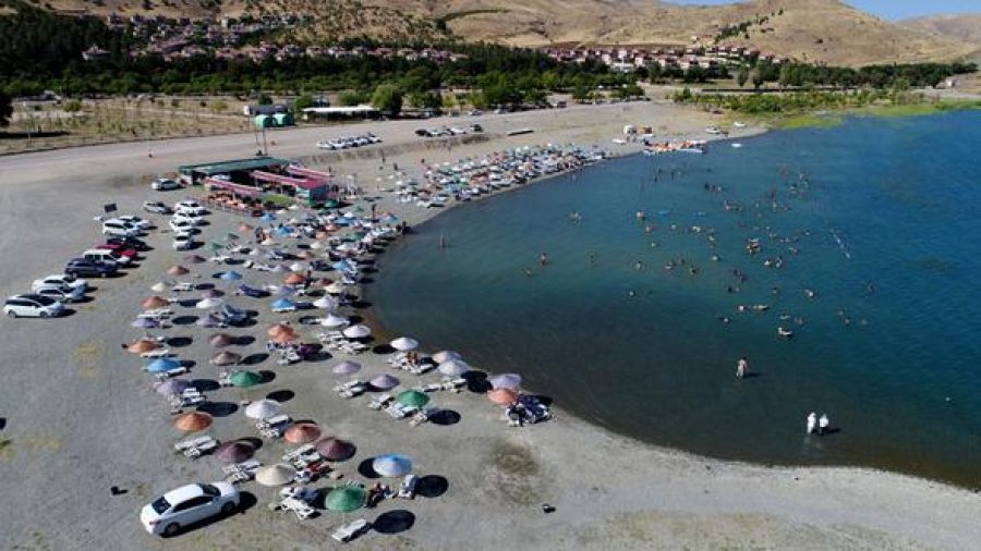 Hazar Gölü, AkdenizEge sahilleri gibi! Güncel Haberler