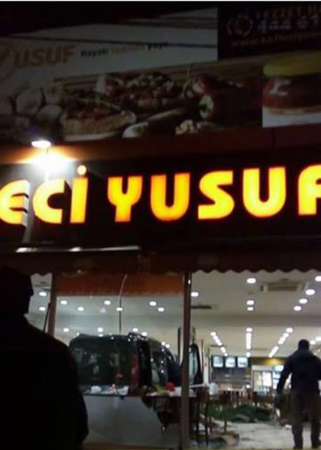 Bursa'da feci kaza! Köfteci Yusuf'a araç daldı - Bursa