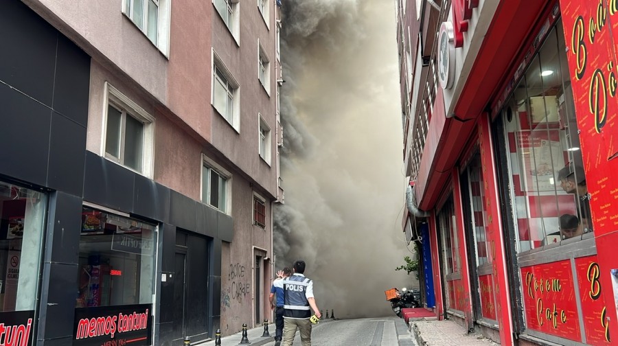 İstanbul Ümraniye�de mobilya atölyesinde yangın Güncel Haberler