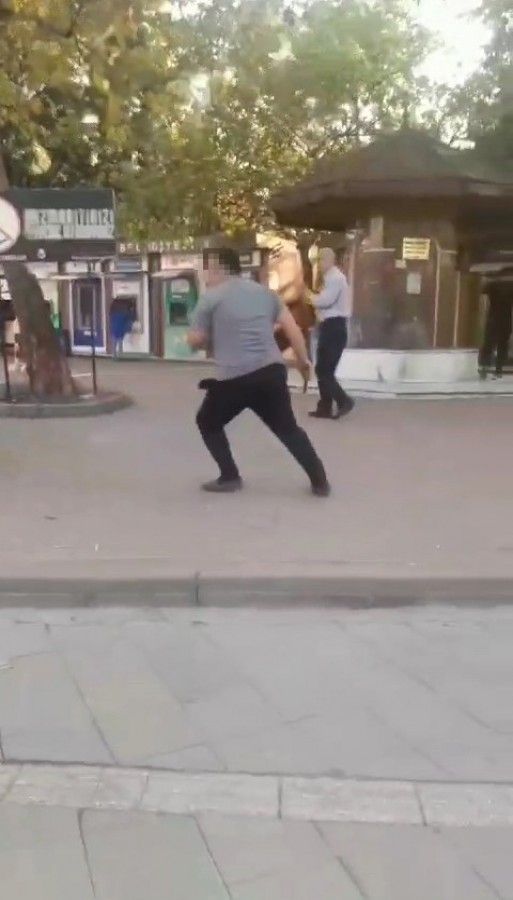 Bursa'da kaza sonrası sürücüler birbirine girdi!