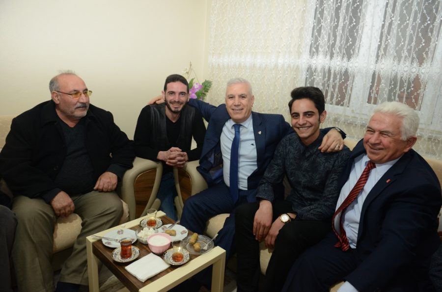 Bursa Büyükşehir Belediye Başkan Adayı Bozbey�den İnegöl�de sürpriz ev