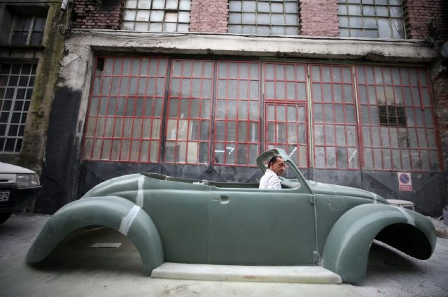 Bursa�da "Klasik araba" görünümlü koltuk takımı ve çalışma masası