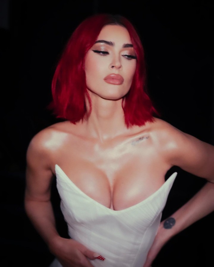 Megan Fox'tan iddialı pozlar
