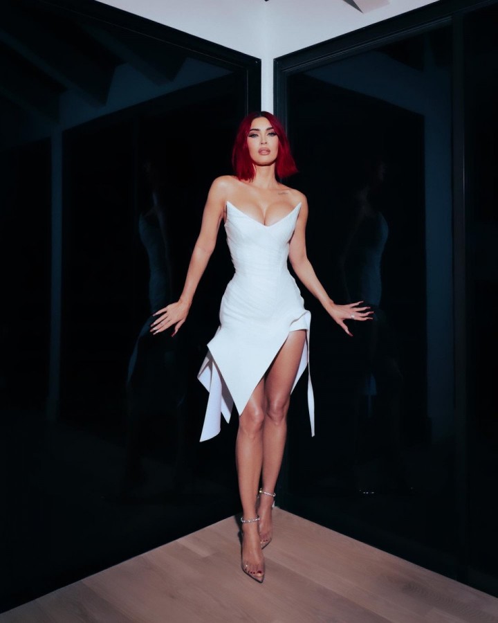 Megan Fox'tan iddialı pozlar