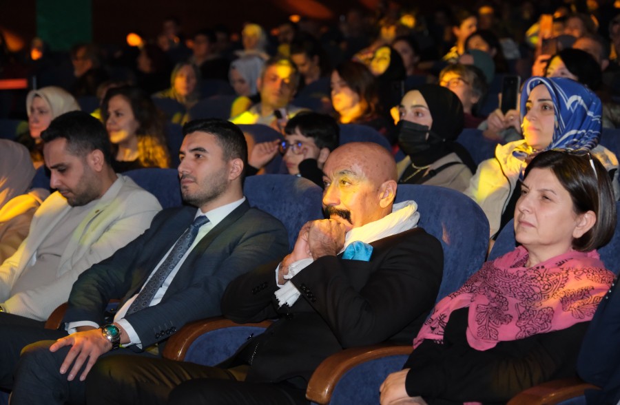 Bursa'da usta sanatçı Yavuz Bingöl, keyifli bir gece yaşattı