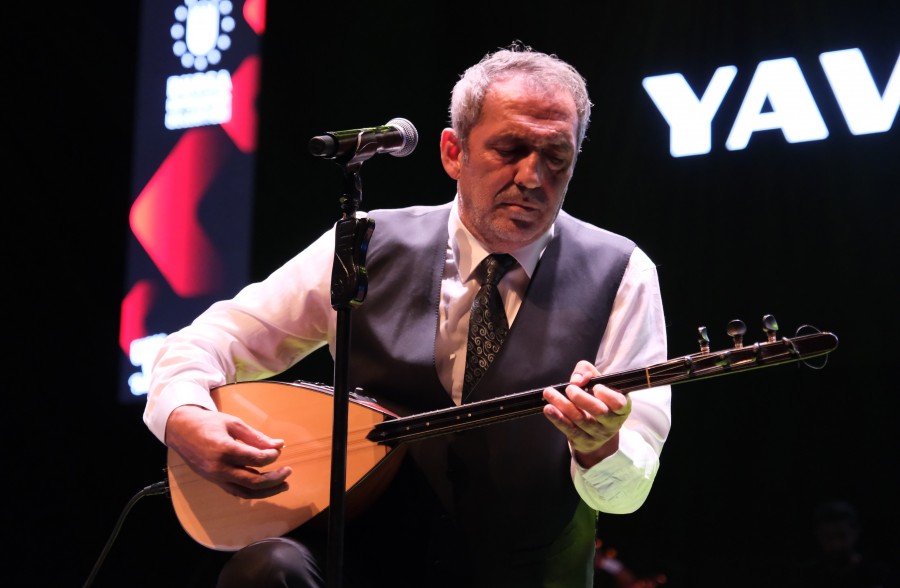 Bursa'da usta sanatçı Yavuz Bingöl, keyifli bir gece yaşattı