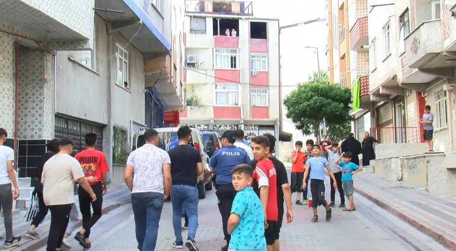 İstanbul Sultangazi�de madde bağımlısı genç evi yaktı Güncel Haberler