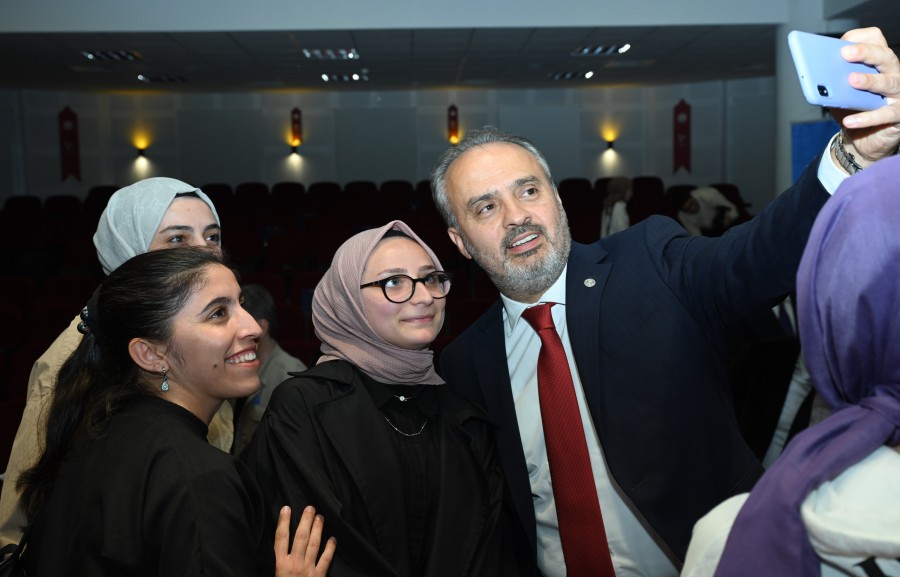 Başkan Aktaş, gençlerle tecrübelerini paylaştı