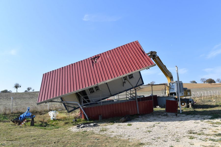 Bursa Dağyenice Göleti�nin çevresindeki kaçak yapılar yıkıldı Bursa