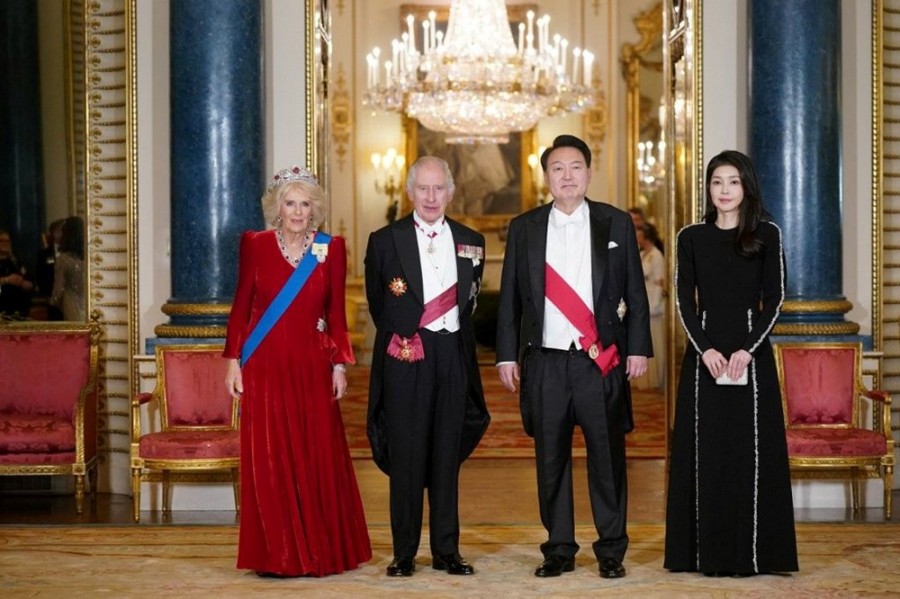 Blackpink grubu İngiliz kraliyet ailesinin konuğu oldu