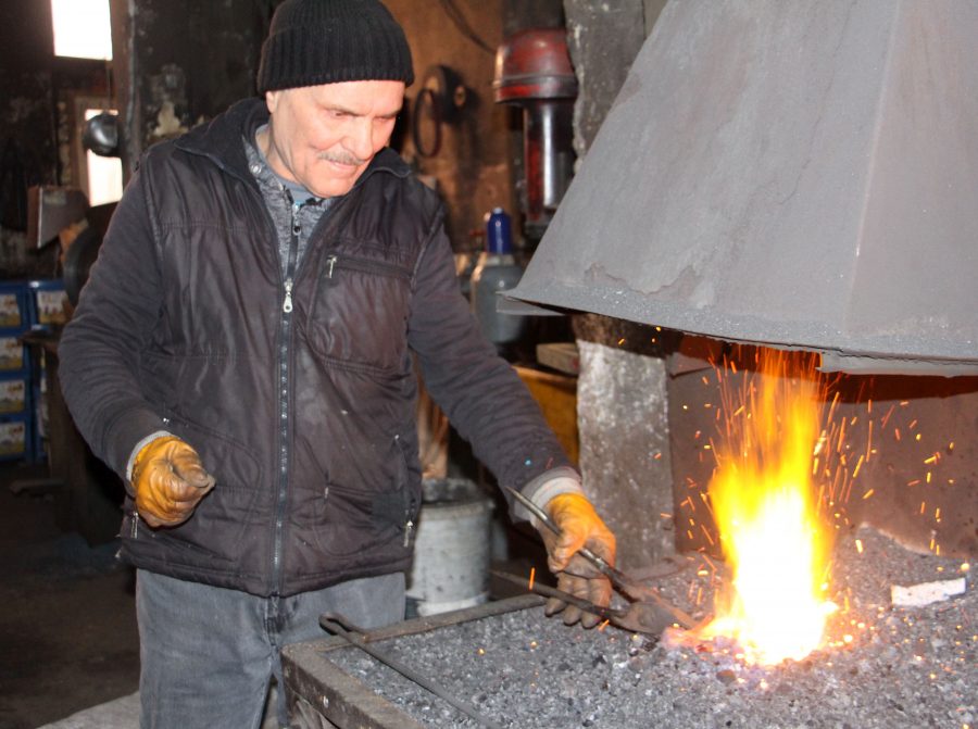 50 Yillik Demirci Ustasi Biz De Biraktik Mi Bu Isi Yapan Kalmayacak Bursada Bugun Bursa Bursa Haber Bursa Haberi Bursa Haberleri Bursa