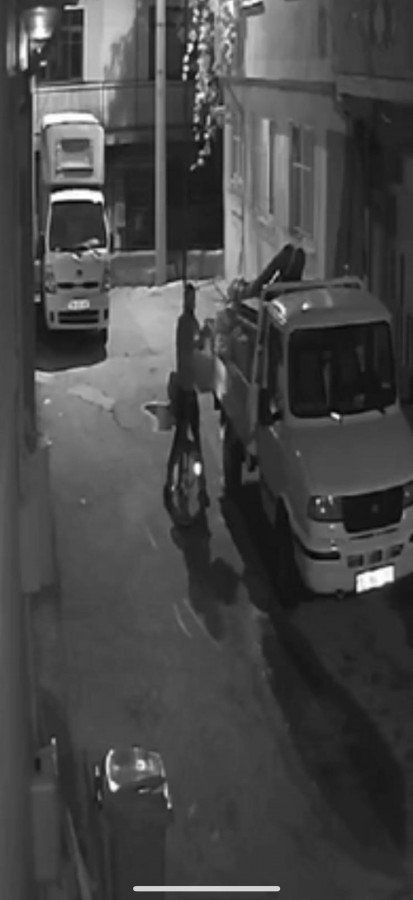 Bisikletli cambaz hırsız kamerada