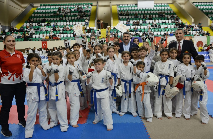Bursa Yıldırımlı karatecilerden 50 madalya