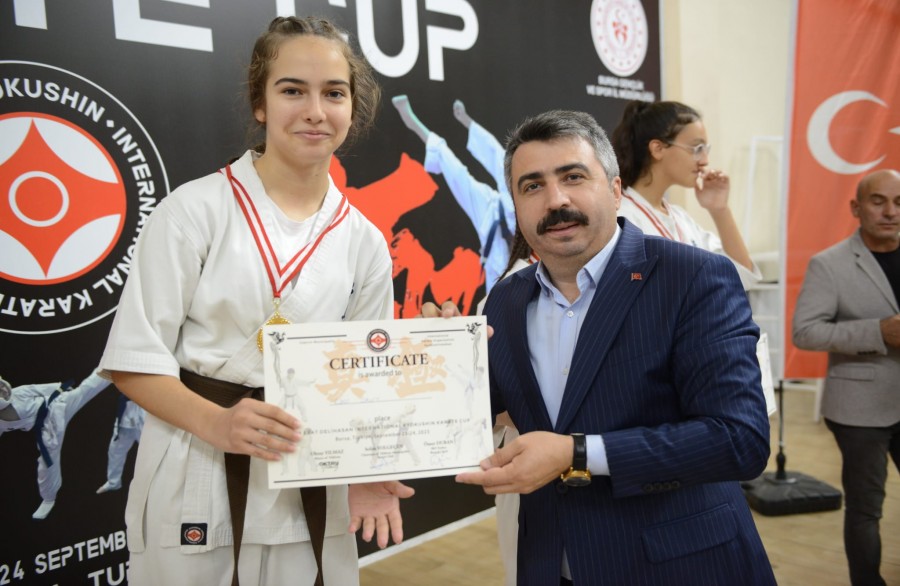Bursa Yıldırımlı karatecilerden 50 madalya