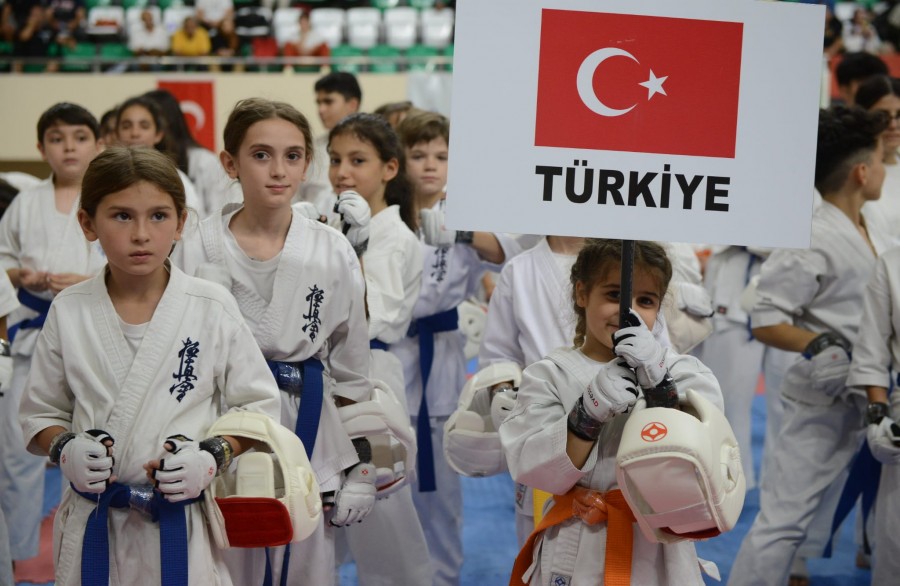 Bursa Yıldırımlı karatecilerden 50 madalya