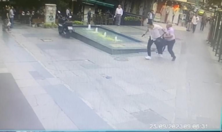 İETT otobüsünde fazla yolcu kavgası: Plastik mermi sıktı