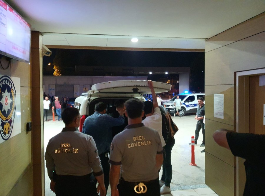 Bursa'da hastanede kavga! İki arkadaş birbirine girdi