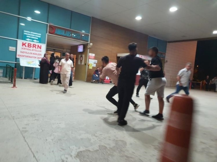 Bursa'da hastanede kavga! İki arkadaş birbirine girdi