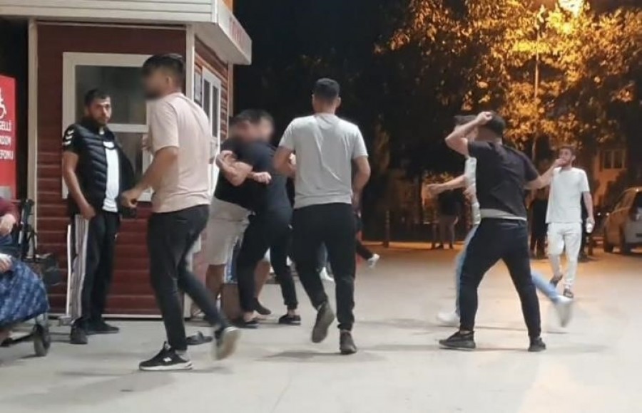 Bursa'da hastanede kavga! İki arkadaş birbirine girdi