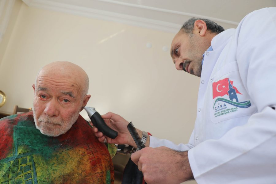 Sivas�ta yaşlı ve engellilere evde kuaför hizmeti Yaşam Haberleri