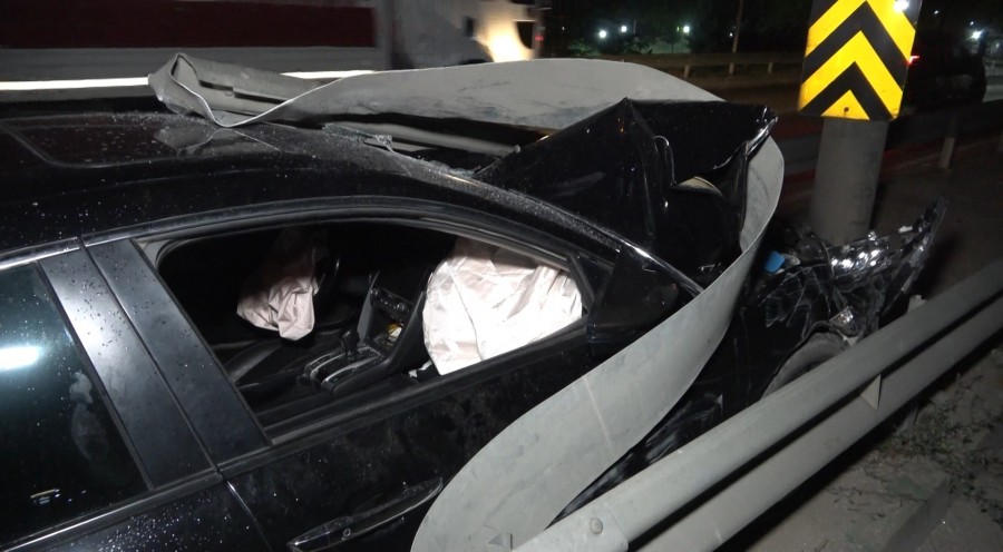 Bursa'da kaza yapan sürücü otomobilini bırakıp kaçtı