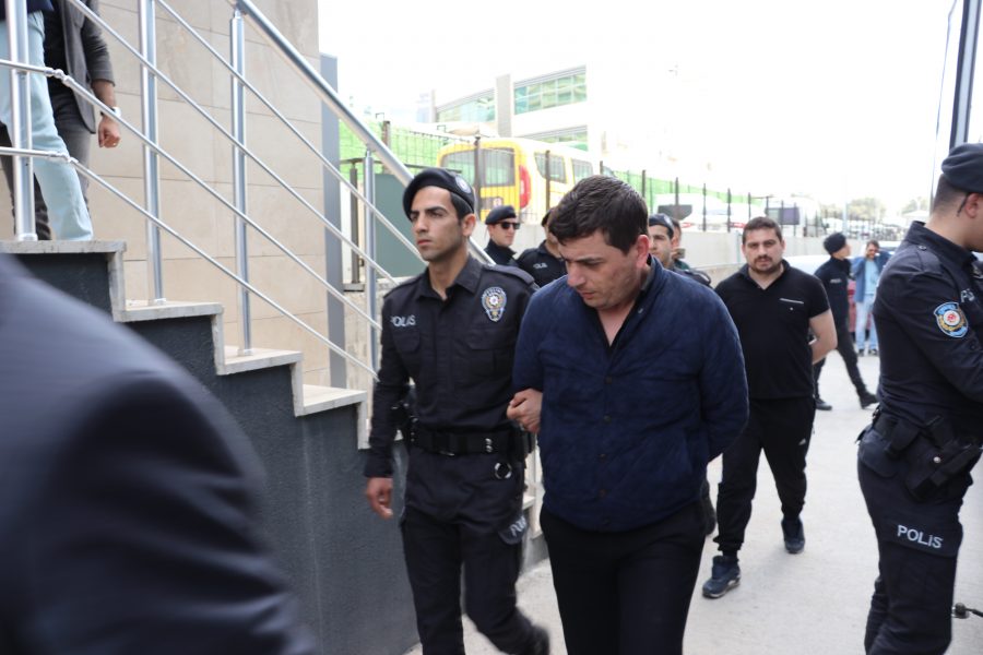 Bursa�da çelik kasalarla uyuşturucu taşıyan çete hakim karşısında