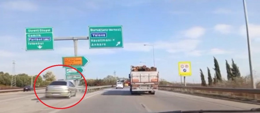 Bursa'da kararsız sürücü refüje daldı