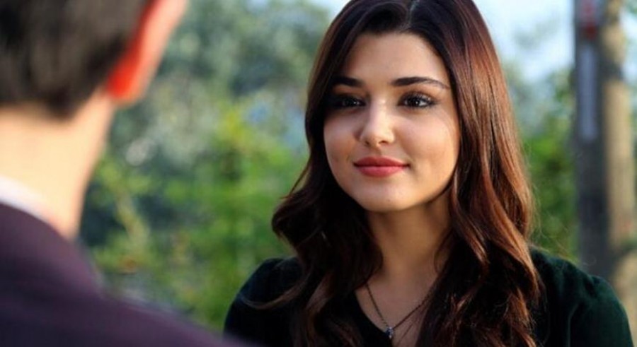 Hande Erçel kimdir, kaç yaşında ve hangi dizilerde oynadı?