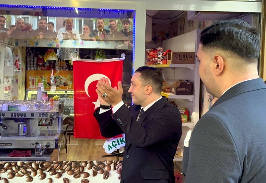 Bursa'da Çarşamba Mahallesi kırmızı beyaza büründü