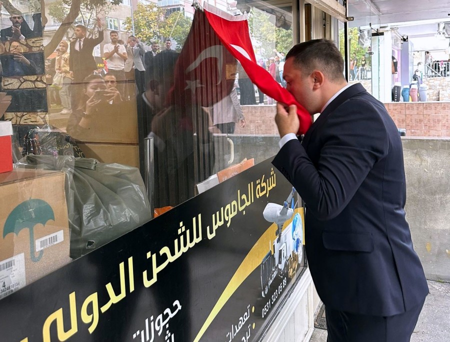 Bursa'da Çarşamba Mahallesi kırmızı beyaza büründü